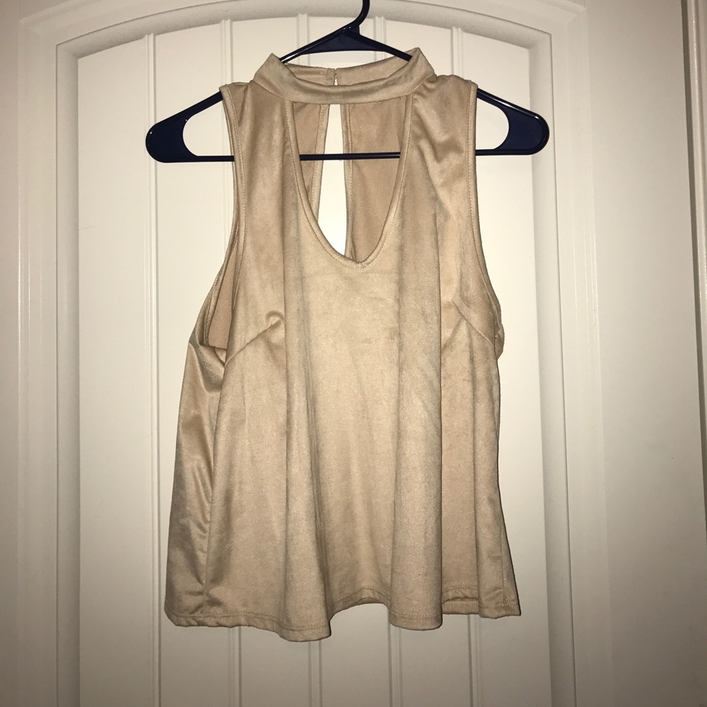 Keyhole neck top.